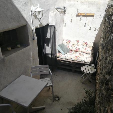 Charmant Appartement En Centre-Ville Medieval Gigean Exterior foto